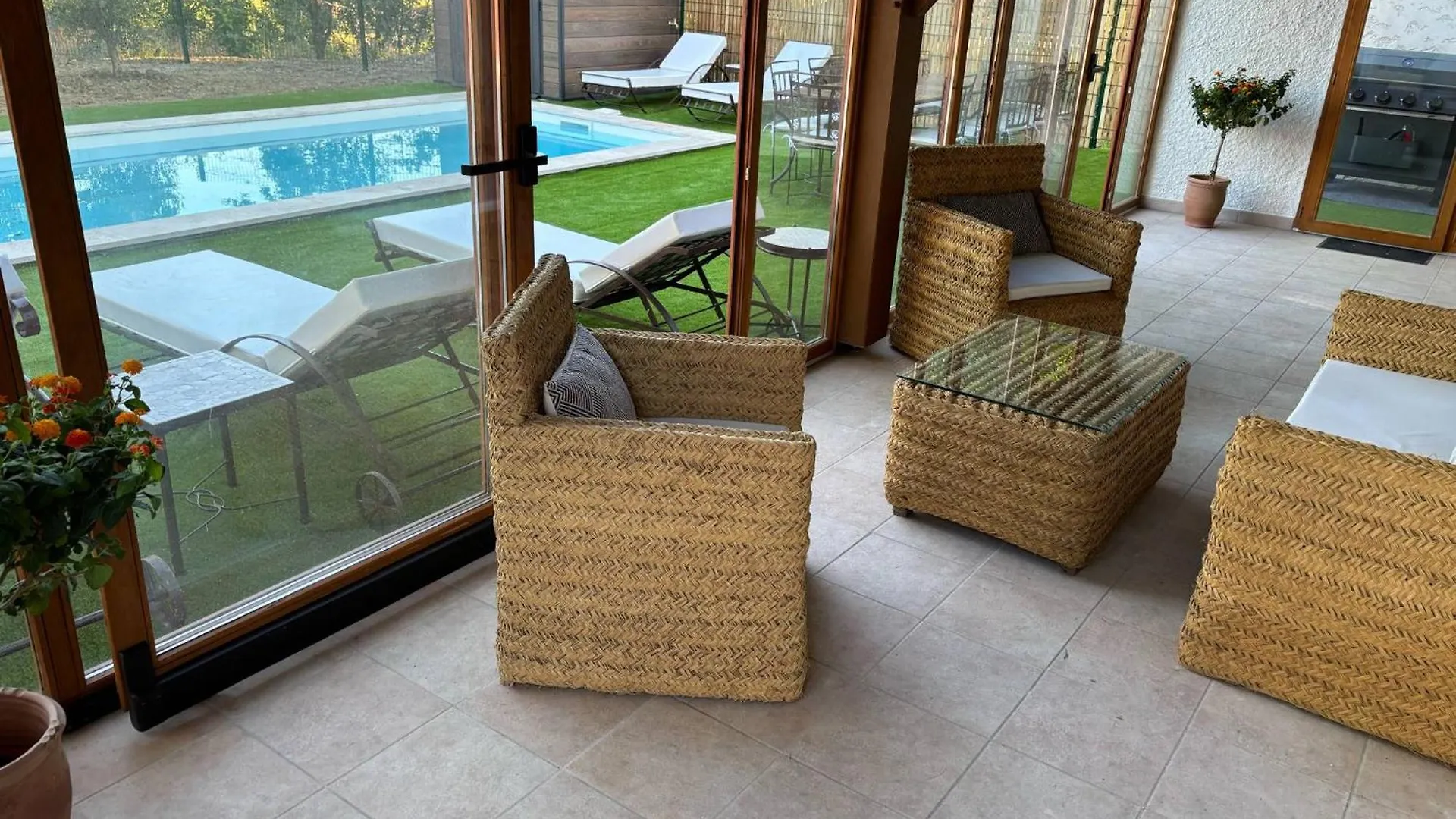 بيت للعطل At Stephanie And Damien'S, Charming Stone And Pool لوزيرت